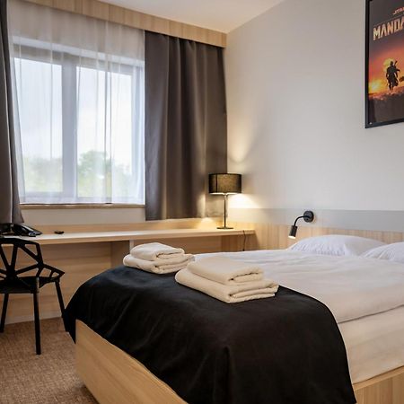 Hotel Dworski Galaktyczny Park Warzymice Eksteriør bilde