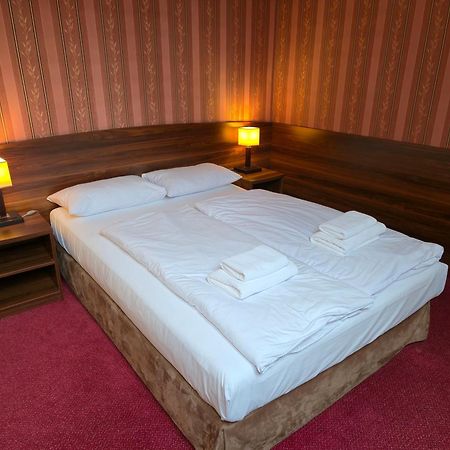 Hotel Dworski Galaktyczny Park Warzymice Eksteriør bilde