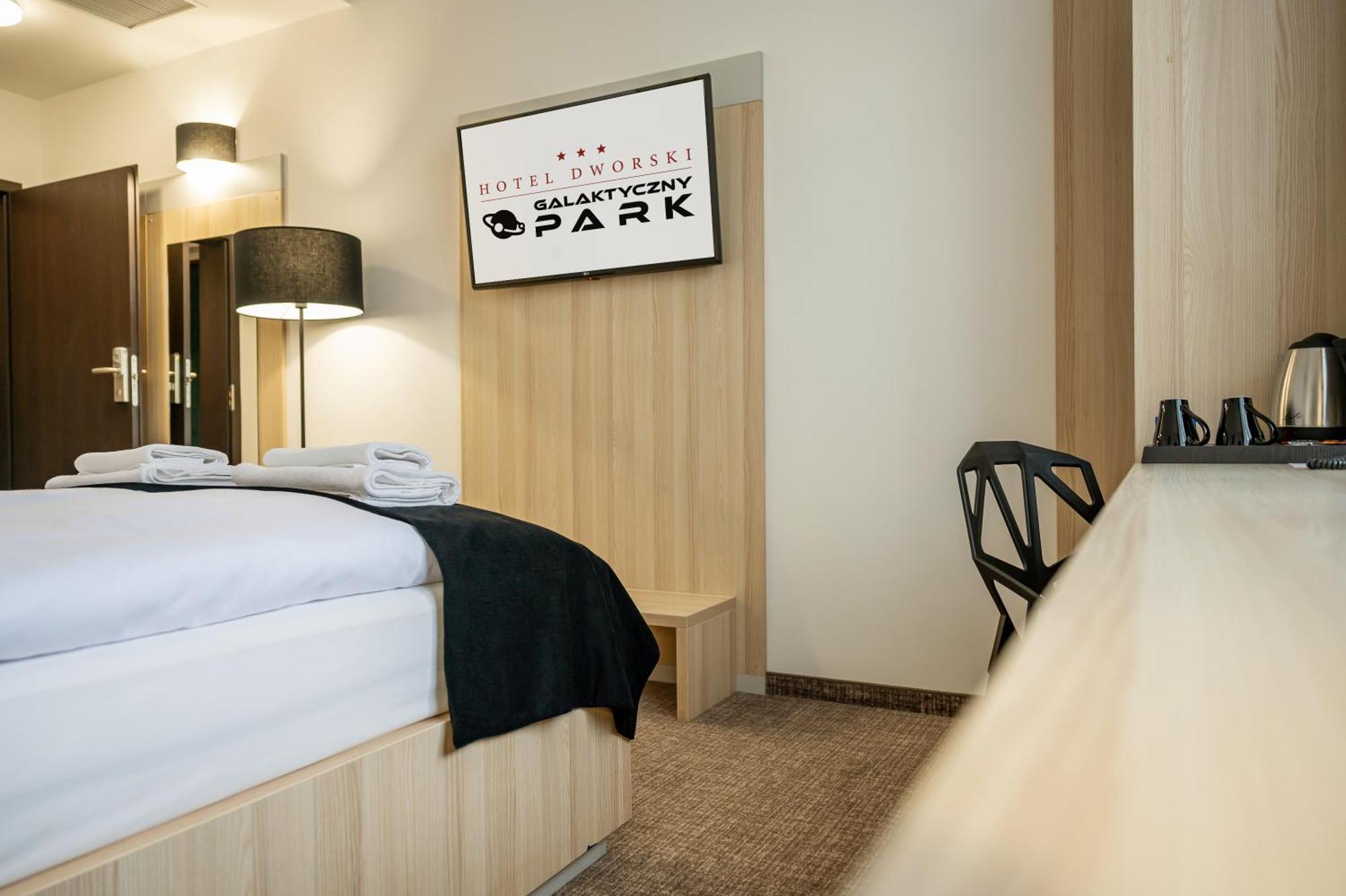 Hotel Dworski Galaktyczny Park Warzymice Eksteriør bilde