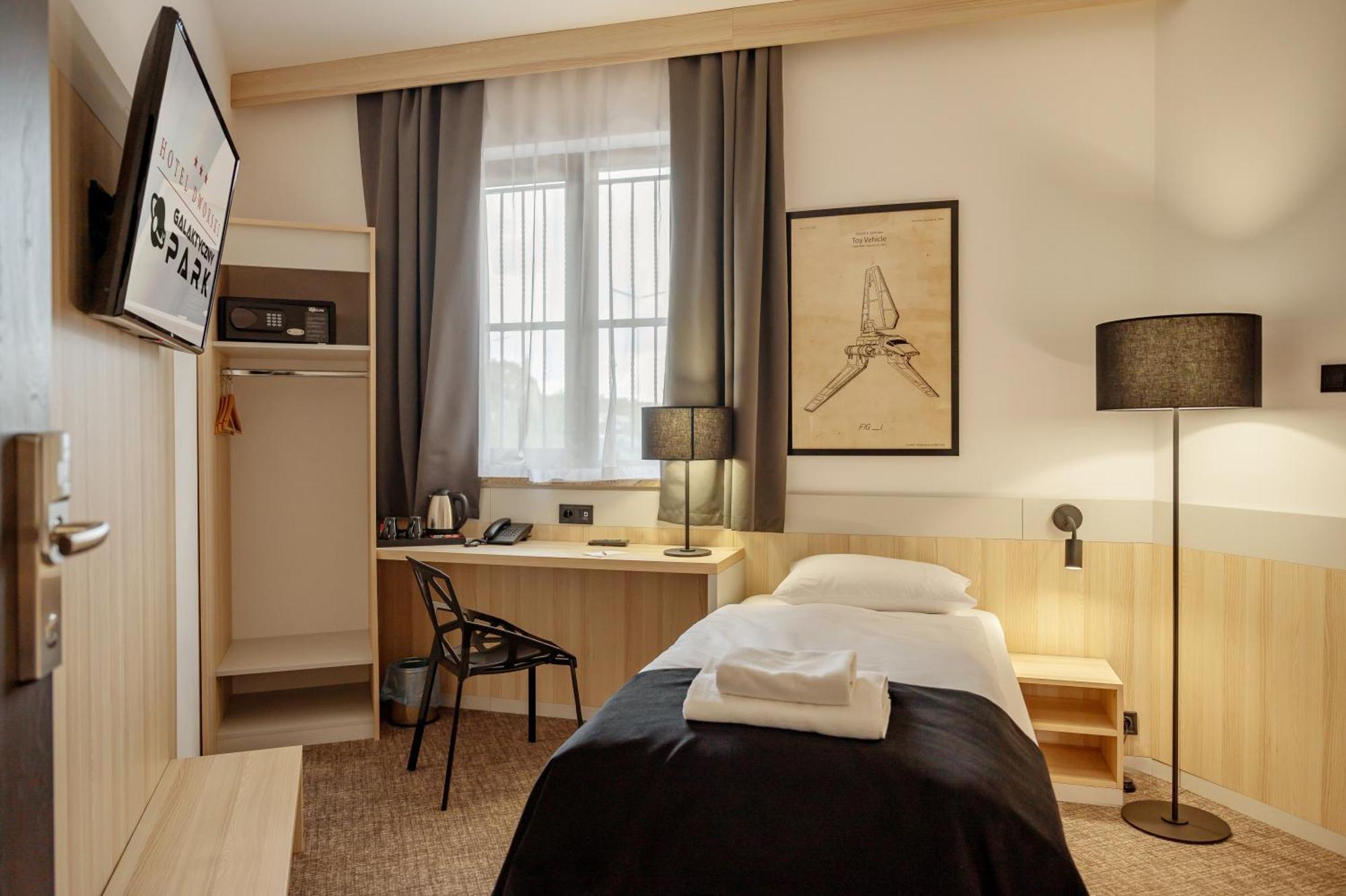 Hotel Dworski Galaktyczny Park Warzymice Eksteriør bilde