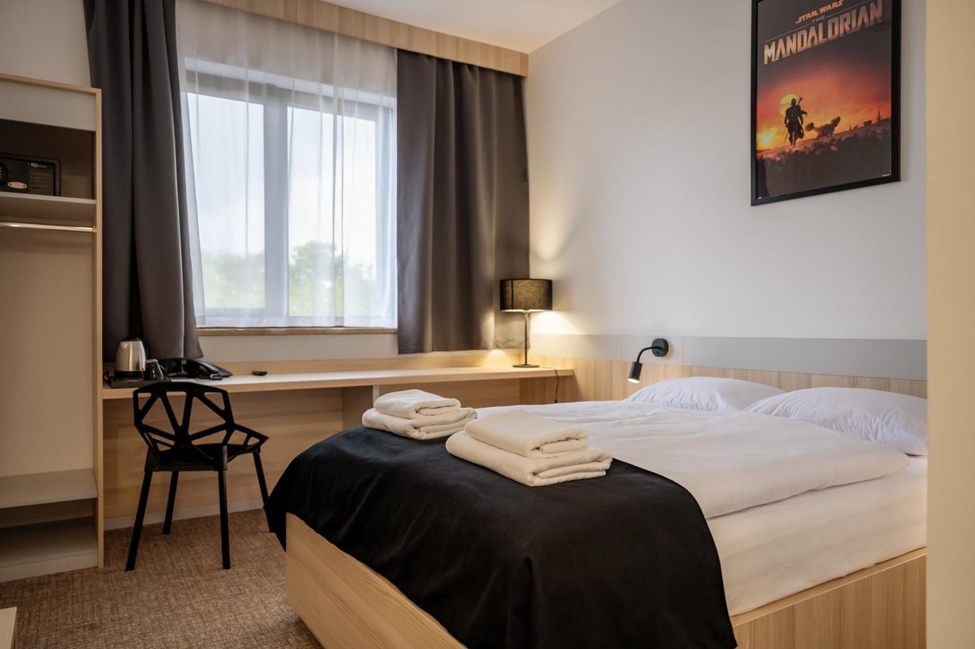 Hotel Dworski Galaktyczny Park Warzymice Eksteriør bilde