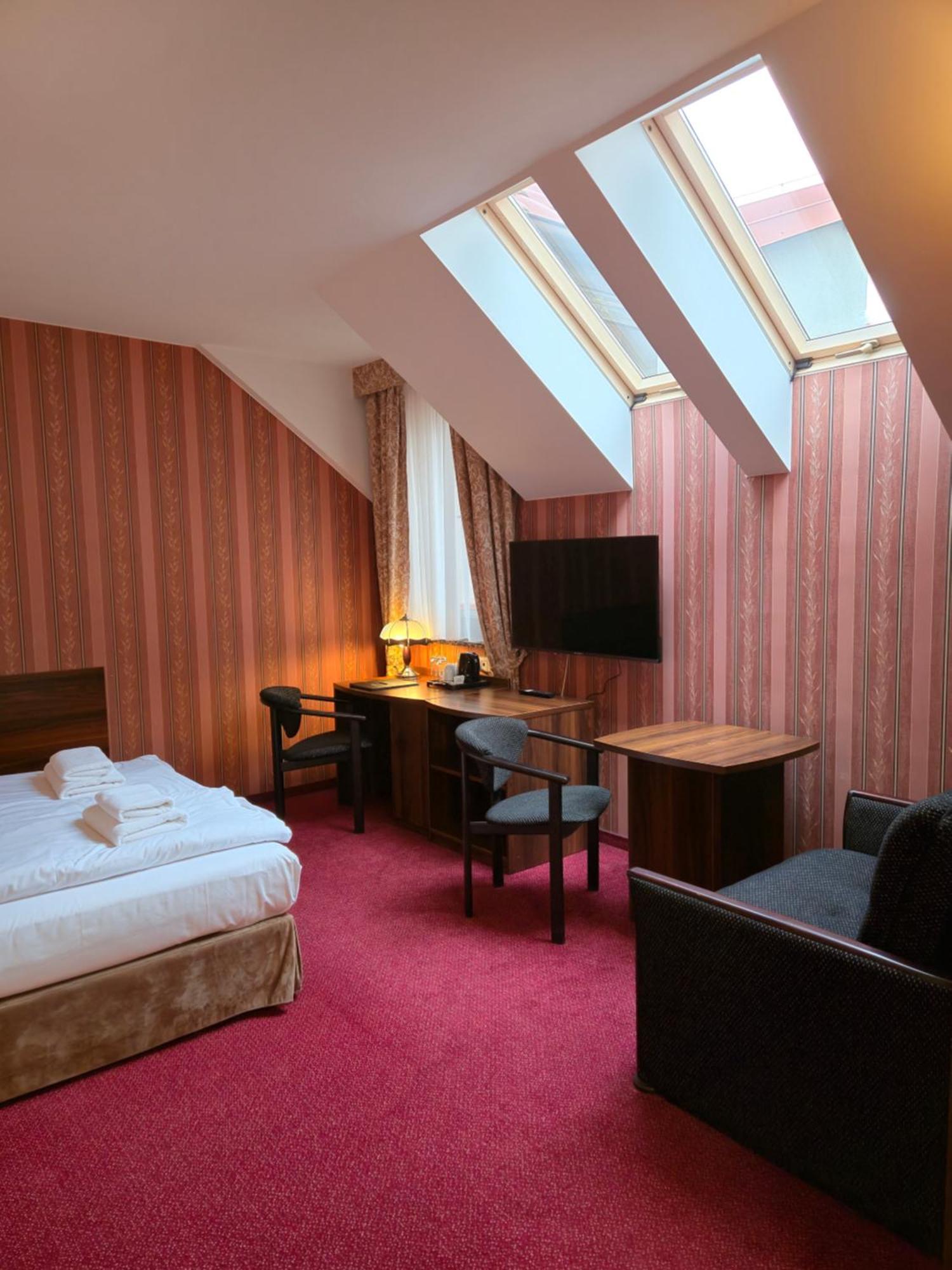Hotel Dworski Galaktyczny Park Warzymice Eksteriør bilde
