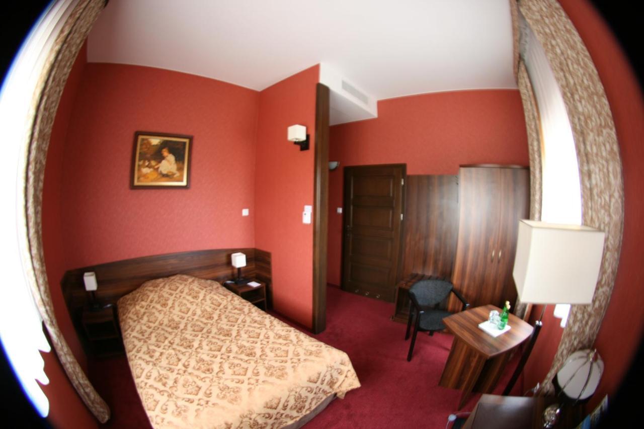Hotel Dworski Galaktyczny Park Warzymice Rom bilde