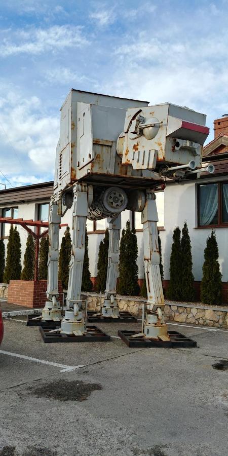 Hotel Dworski Galaktyczny Park Warzymice Eksteriør bilde